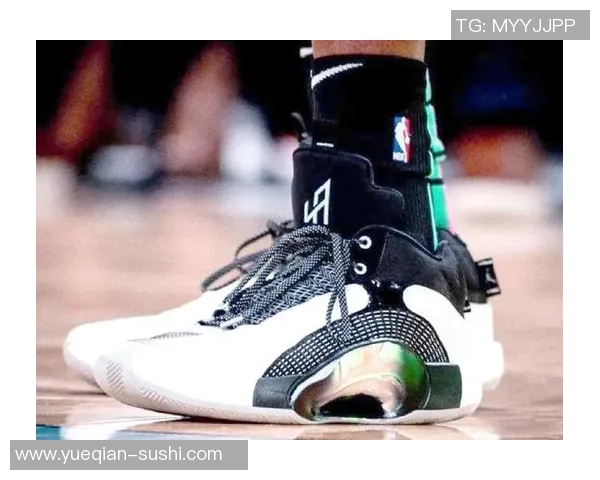 足球球星鞋子风采：品牌合作与款式解析